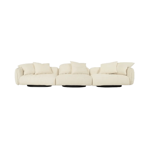 Sofá retrátil branco com almofadas e encostos, em fundo preto, com aparência confortável e moderna.