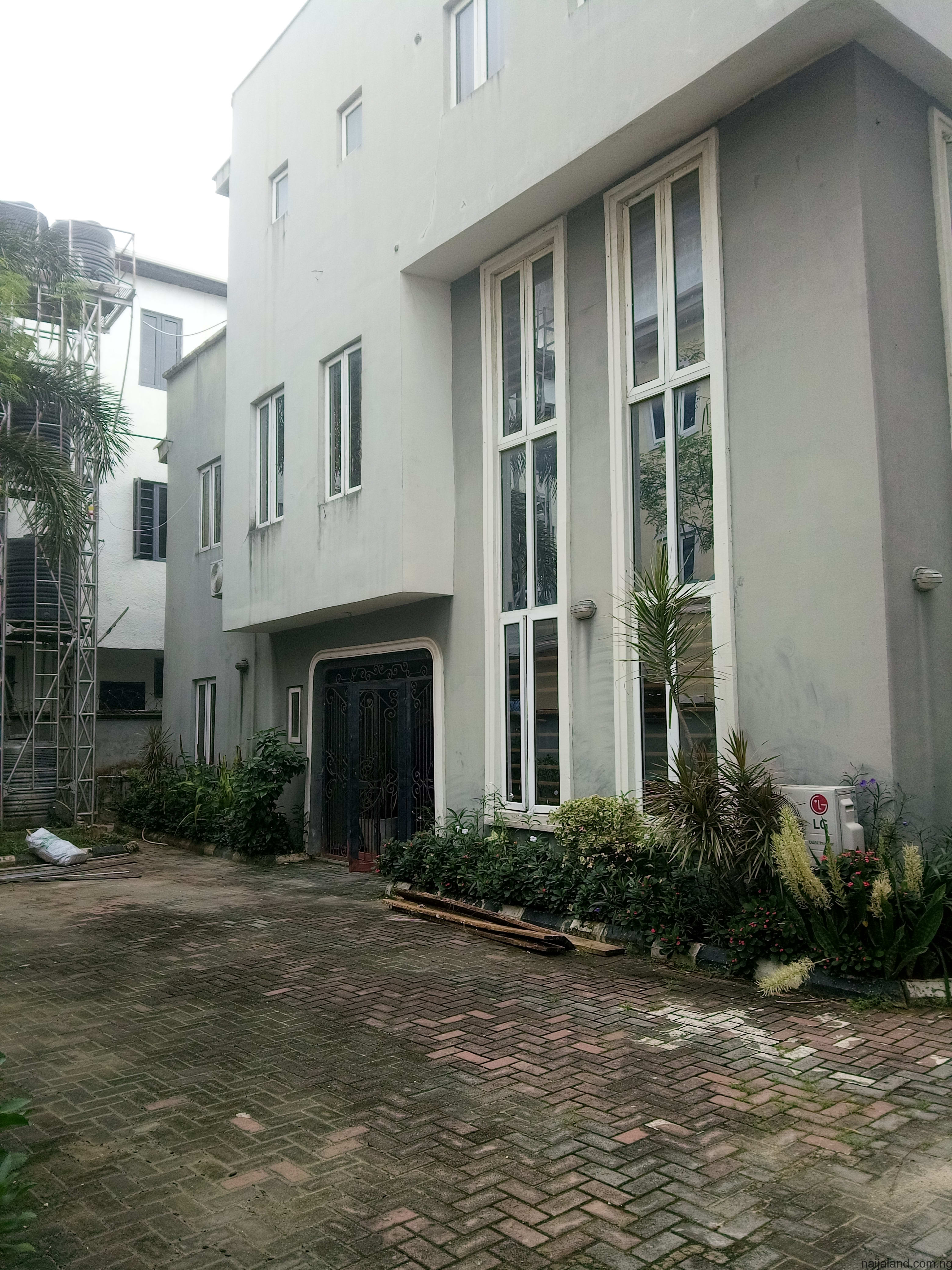 FOUR BEDROOMS TERRAS DUPLEX
