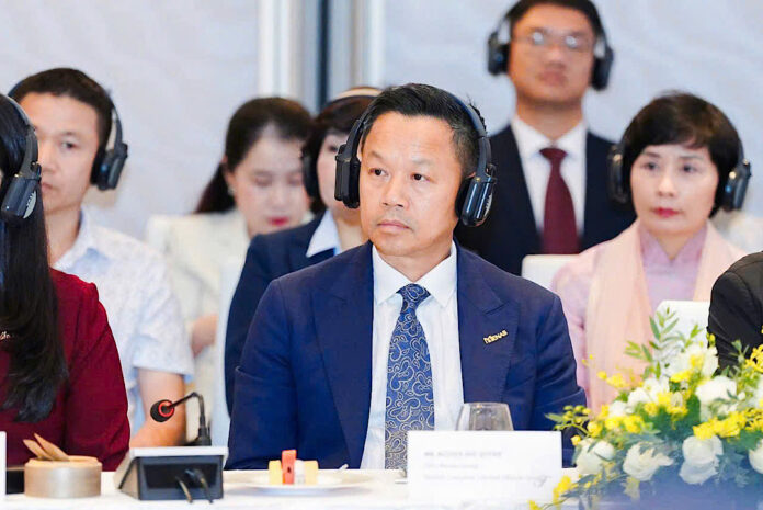 阮德琼先生代表 MENAS 越南和 Thai Siam Kitchen 在河内举行的2026年泰越投资与商业连接论坛上发表演讲。