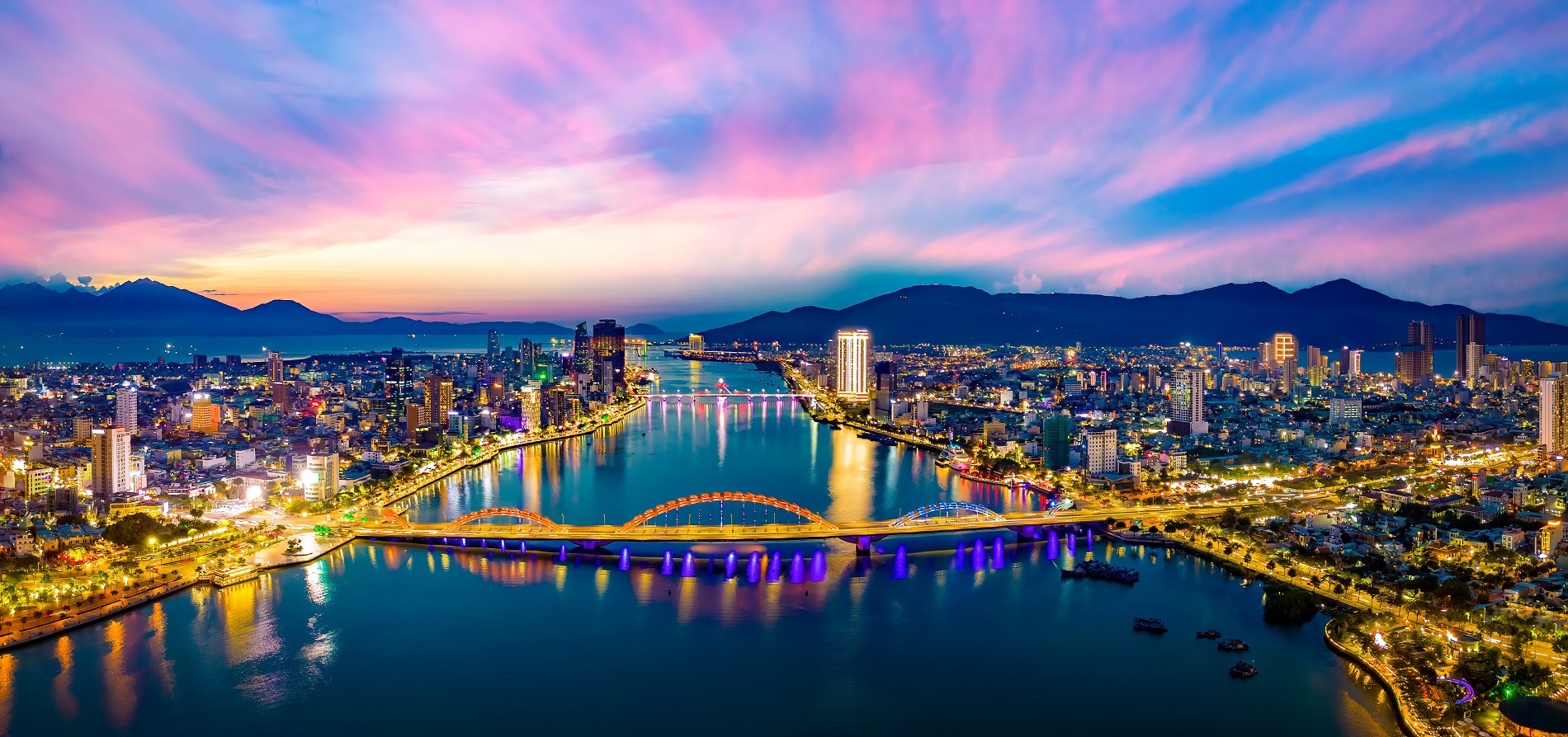 岘港夜经济在韩江畔璀璨绽放