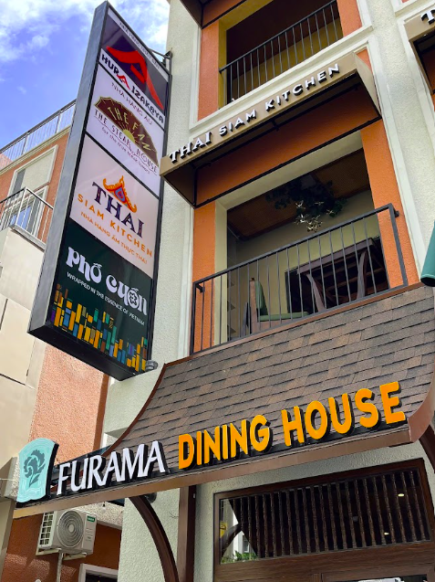 Furama Dining House 在同一个地址有四个答案。