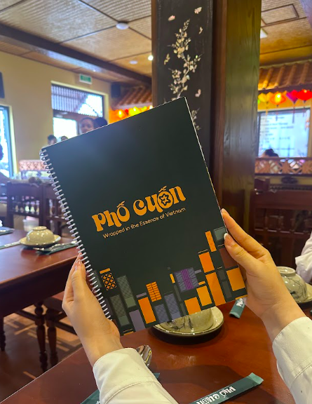 Phố Cuốn 目前营业至晚上11点。