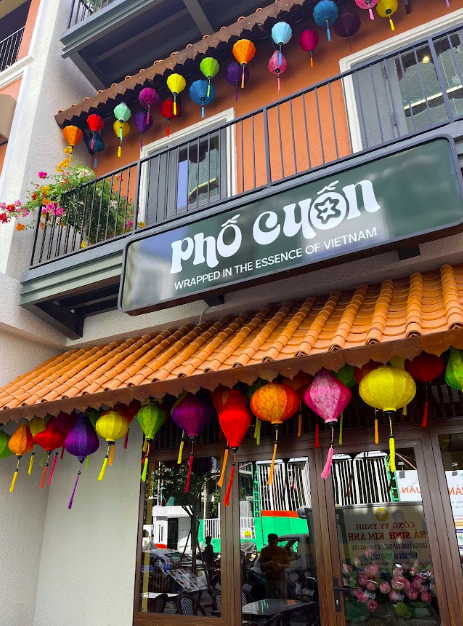Phố Cuốn营业至晚上11点,因此它不仅仅是早餐的选择。