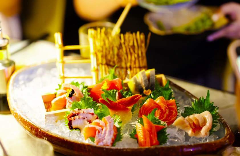 Hura Izakaya nằm tại tầng 4 của Furama Dining House