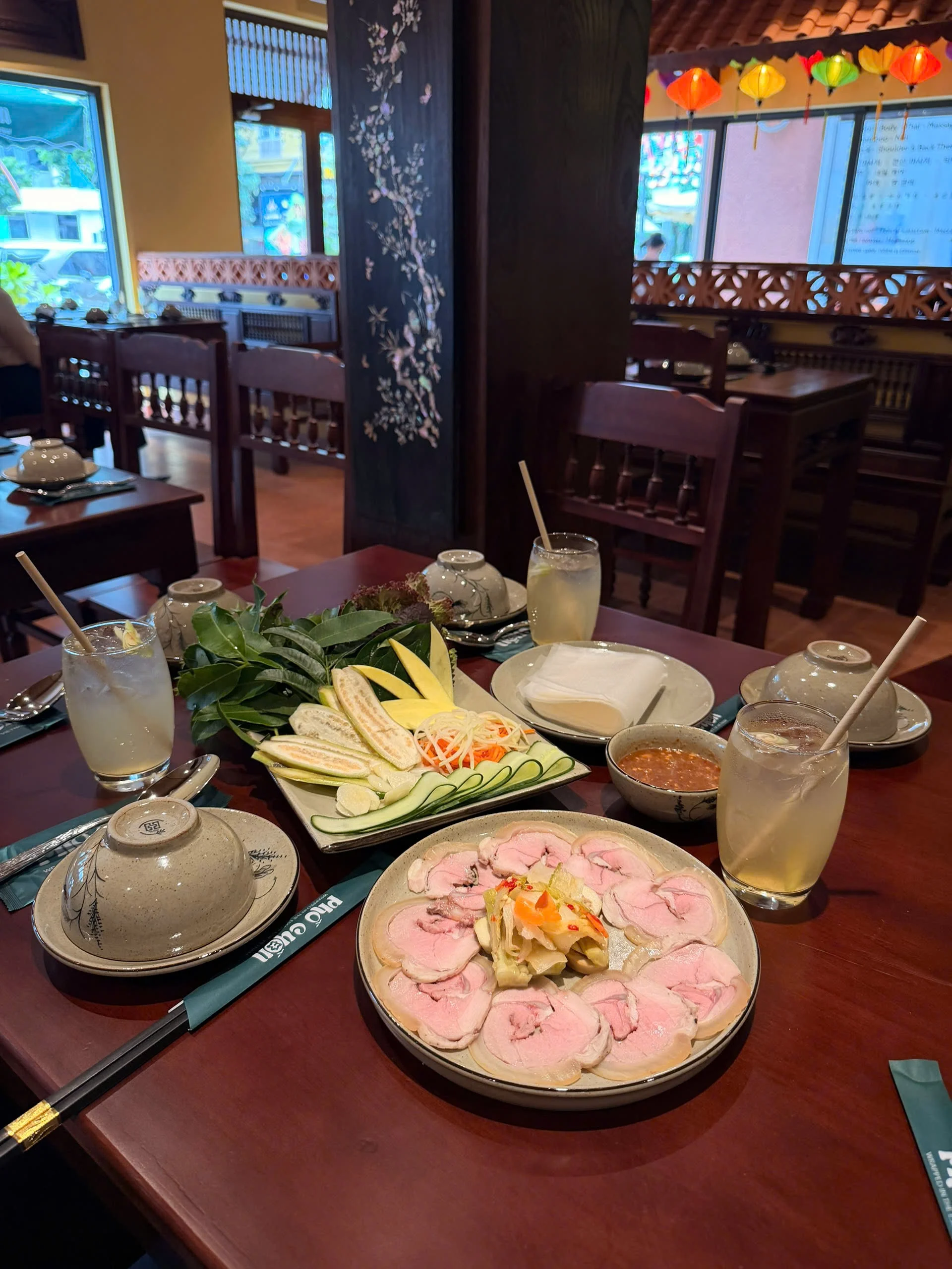 Bắt đầu buổi sáng tại Phố CUốn, tầng 1 Furama Dining House