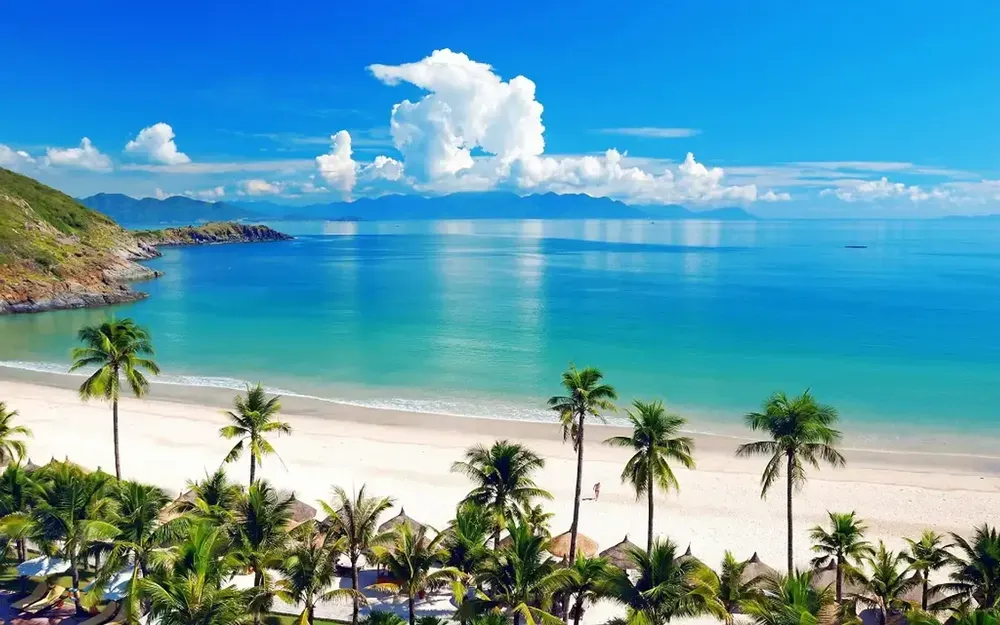 Biển Mỹ Khê không chỉ là một trong những điểm đến nổi tiếng của Đà Nẵng mà còn nằm giữa một khu vực sôi động với rất nhiều lựa chọn ăn uống.