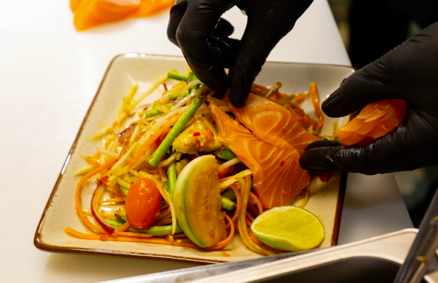 Tại Thai Siam Kitchen, mỗi món ăn còn là một phần của trải nghiệm sẻ chia quanh bàn ăn.