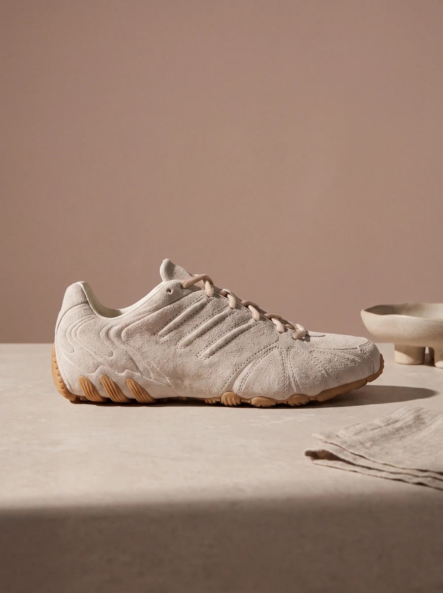 Modern form. Effortless attitude.