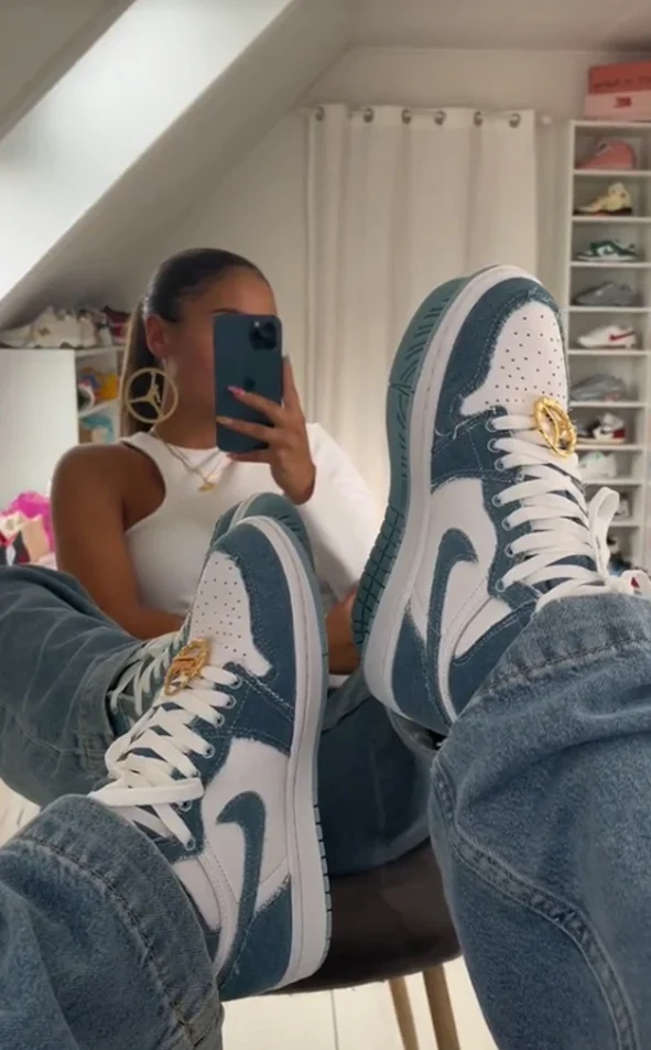 Nike Air Jordan 1 jeans