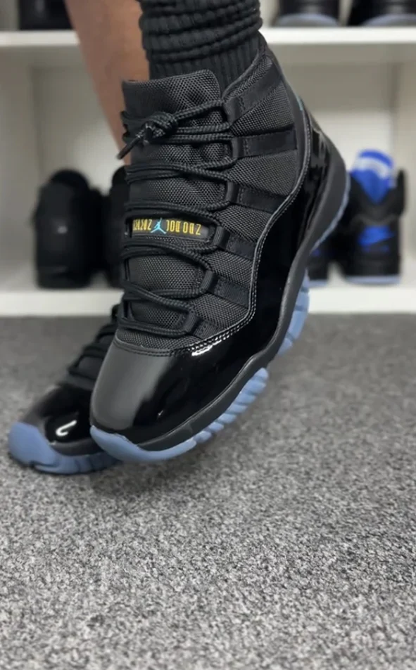 Nike Air Jordan 11 preto e azul