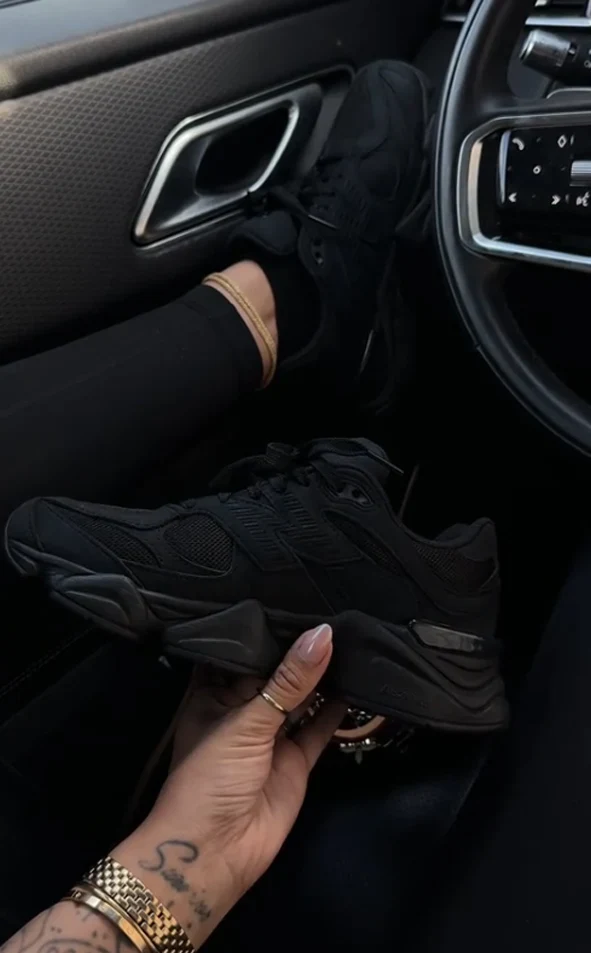 New Balance 9060 preto, vista lateral