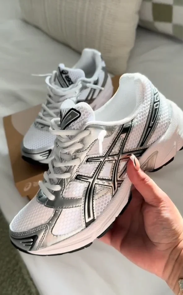 Asics Gel-1130 branco e prata, vista lateral