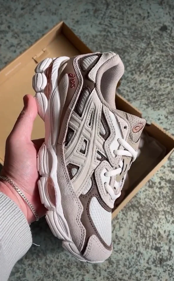 Asics Gel-NYC bege, vista lateral