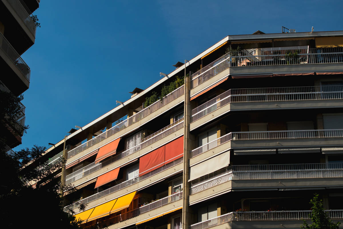 A building being hit by the sun on a warm Barcelonan morning.