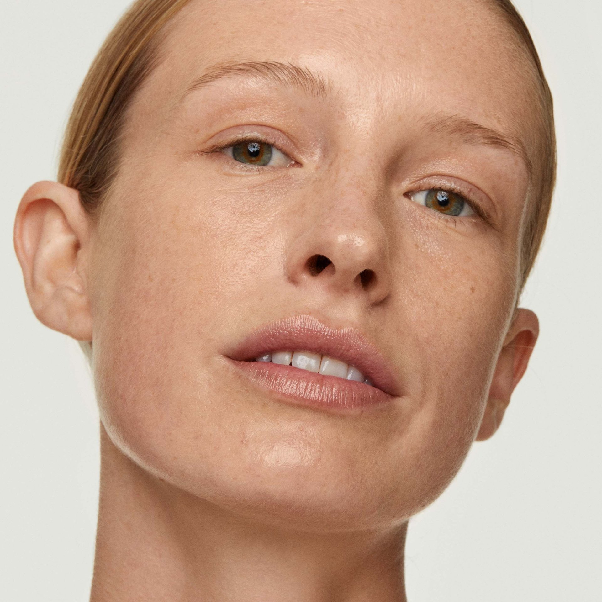 Model: Alice Cornish 
Usage: 3 years, website and social only 
Shot 2nd September 2021
Usage expires 2nd September 2024