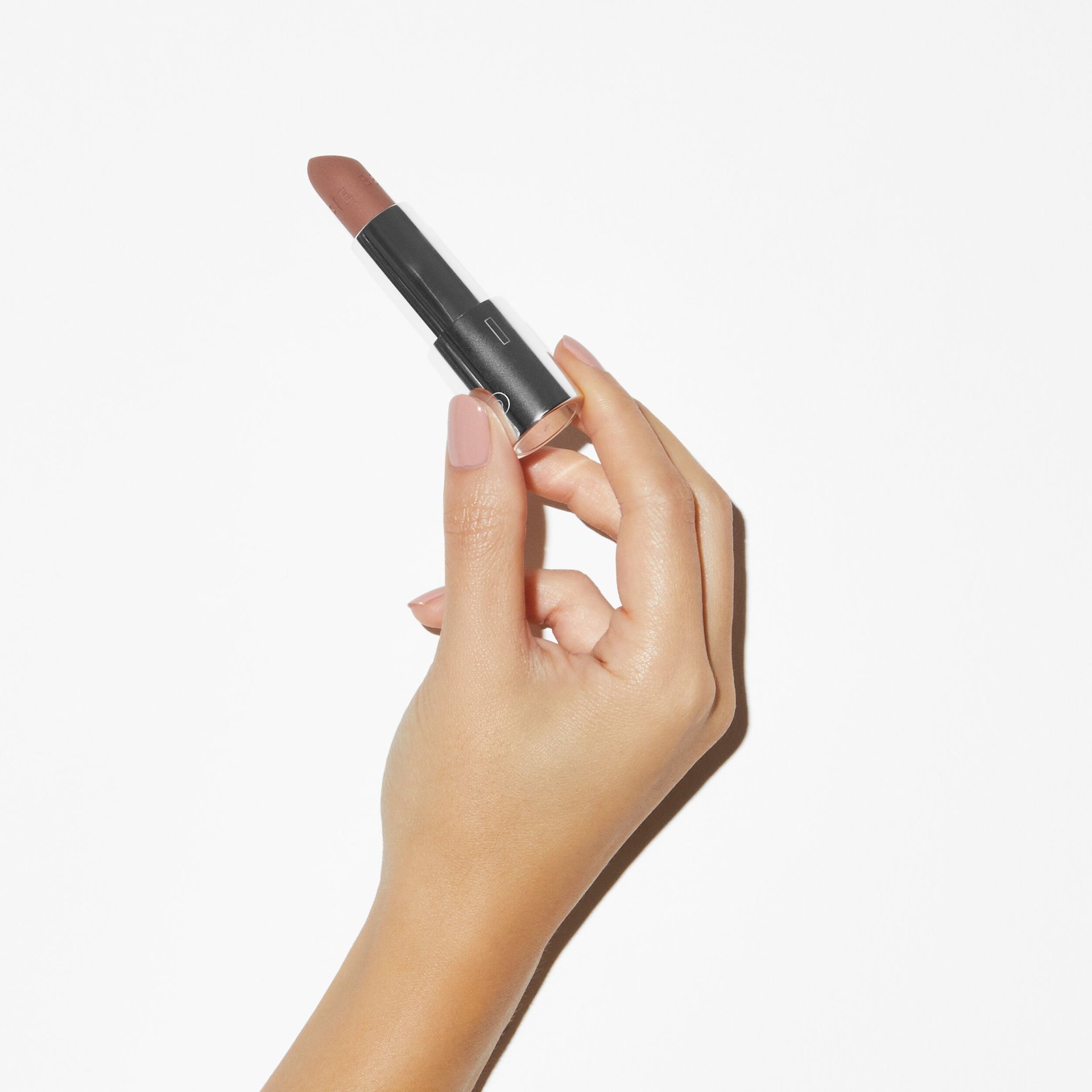 Handmodel: Tsuiyee Cheng 