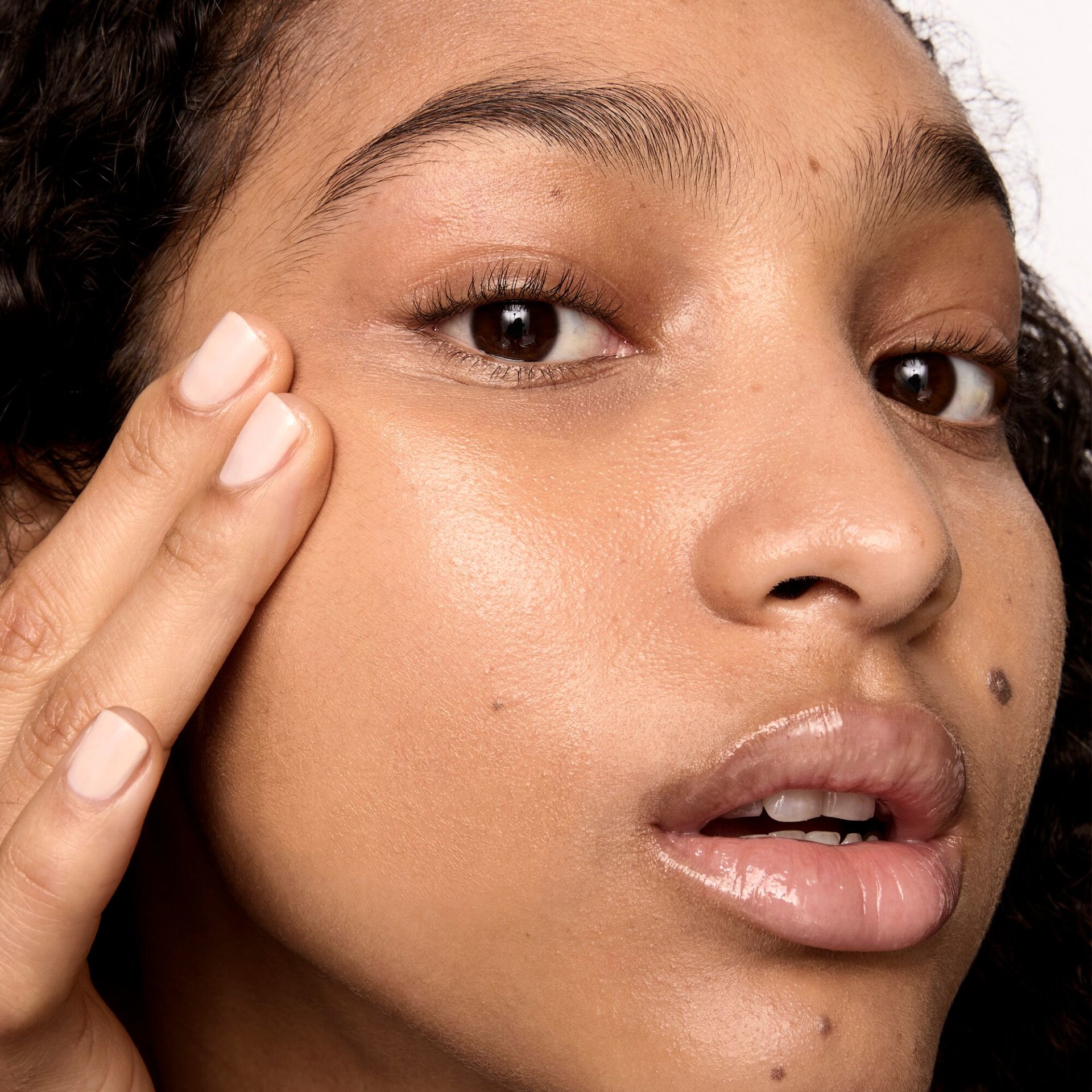 Model: Kenlly
Agency: Models 1 
Usage: 2 years usage - all web usage (brand and third party. incl digital ads), social and email (brand and third party)
Shoot date: 24.04.2024
Expiry date: 24.04.2026 
Photographer: Lucy Kinnen