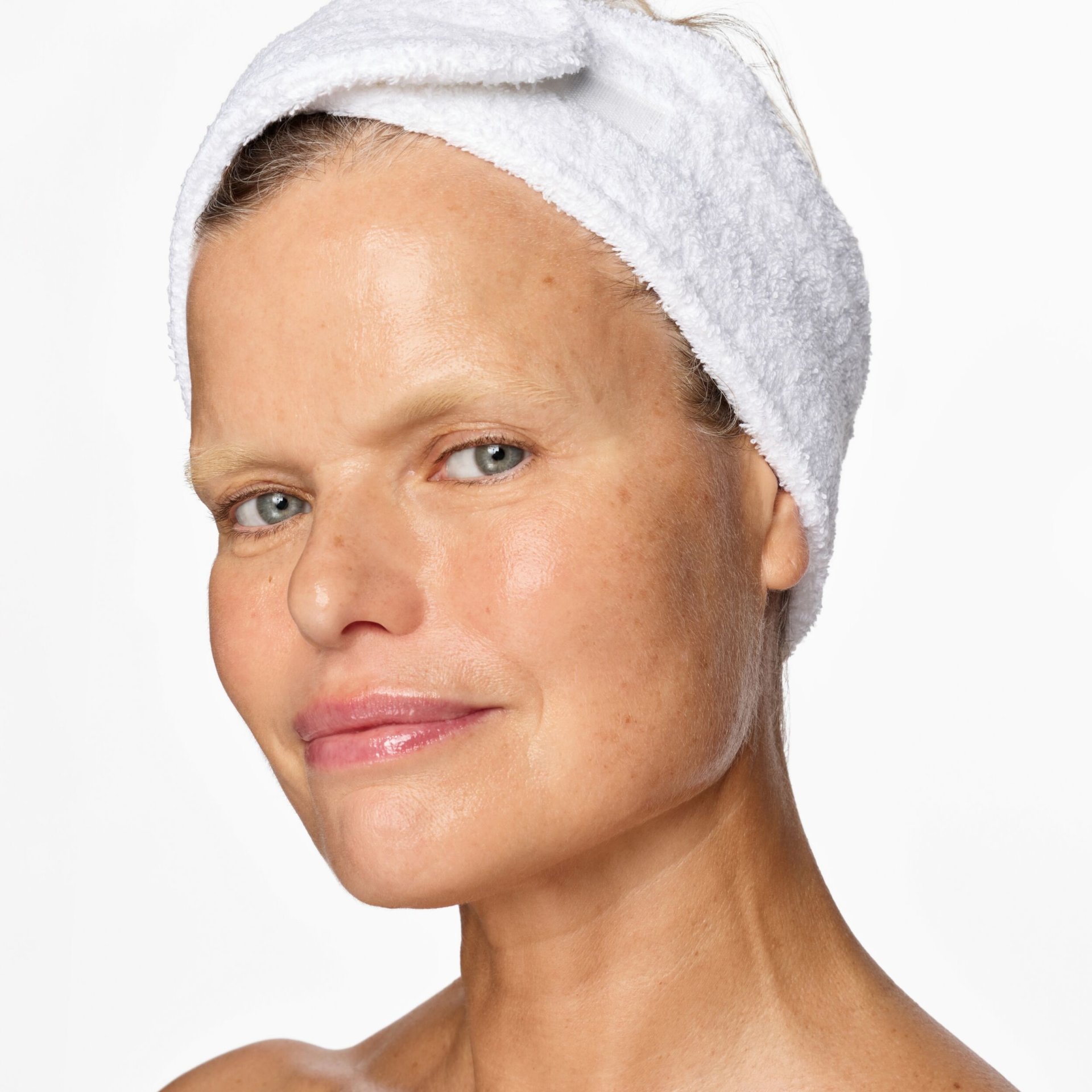 Model: Sarah Cooper Odell
Agency: MILK
Usage: 2 years usage, all web usage (brand and third party. incl digital ads), social and email (brand and third party)
Shoot date: 11.12.2024
Expiry date: 11.12.2026
Photographer: Lucy Kinnen