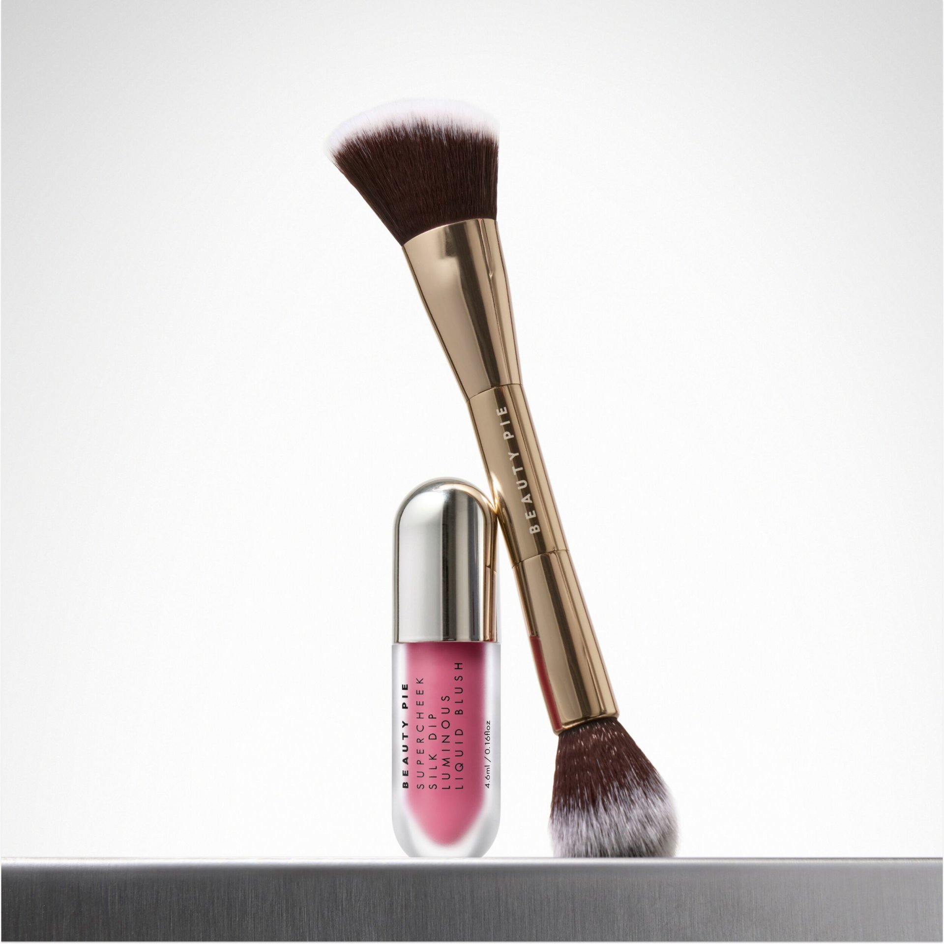 SUPERCHEEK SILK DIP LUMINOUS LIQUID BLUSH
Supercheek Silk Dip Luminous Liquid Blush + DE Sculpt & Blush Brush 012 (X4 Shades)