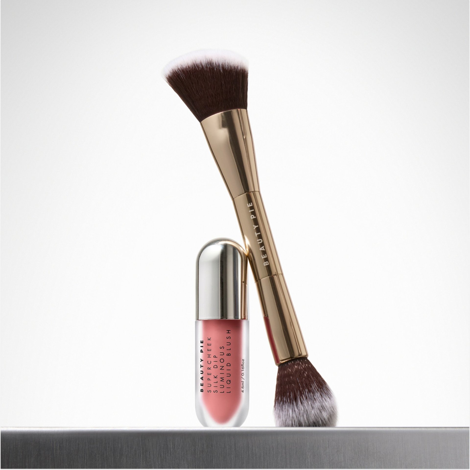 SUPERCHEEK SILK DIP LUMINOUS LIQUID BLUSH
Supercheek Silk Dip Luminous Liquid Blush + DE Sculpt & Blush Brush 012 (X4 Shades)