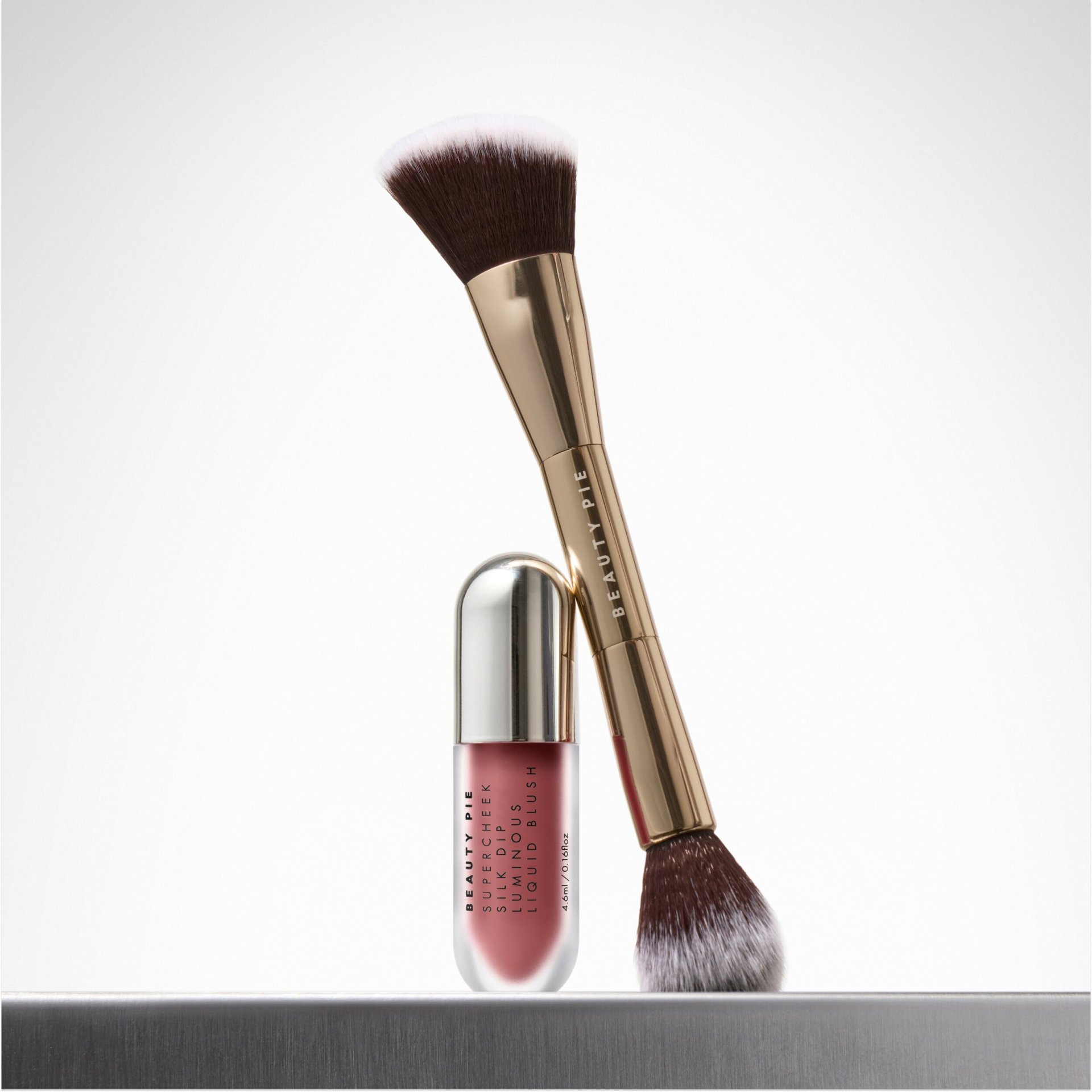 SUPERCHEEK SILK DIP LUMINOUS LIQUID BLUSH
Supercheek Silk Dip Luminous Liquid Blush + DE Sculpt & Blush Brush 012 (X4 Shades)