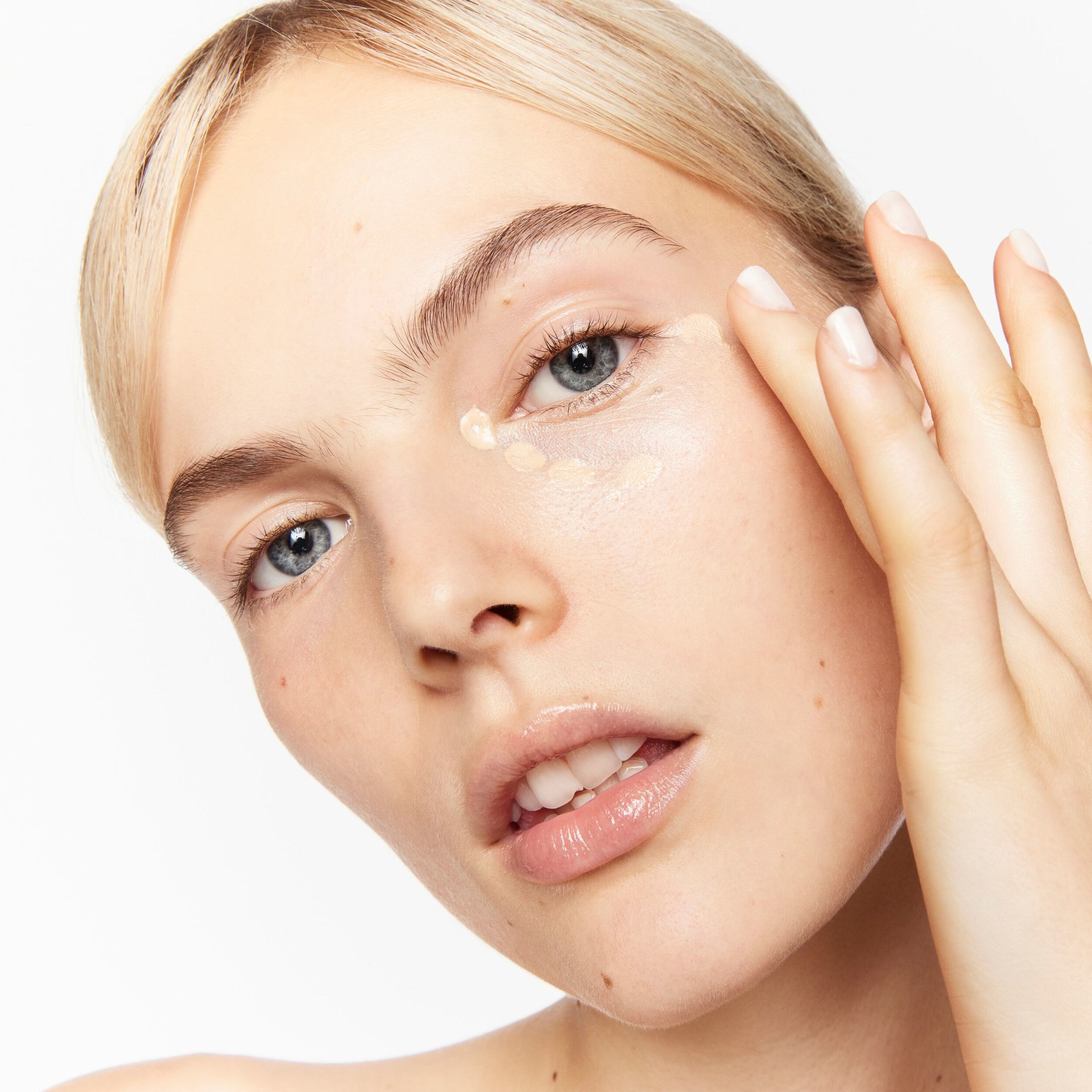 Model: Connie
Agency: The Squad
Usage: 2 years usage - all web usage (brand and third party. incl digital ads), social and email (brand and third party)
Shoot date: 23.08.2023
Expiry date: 23.08.2025
Photographer: Lucy Kinnen