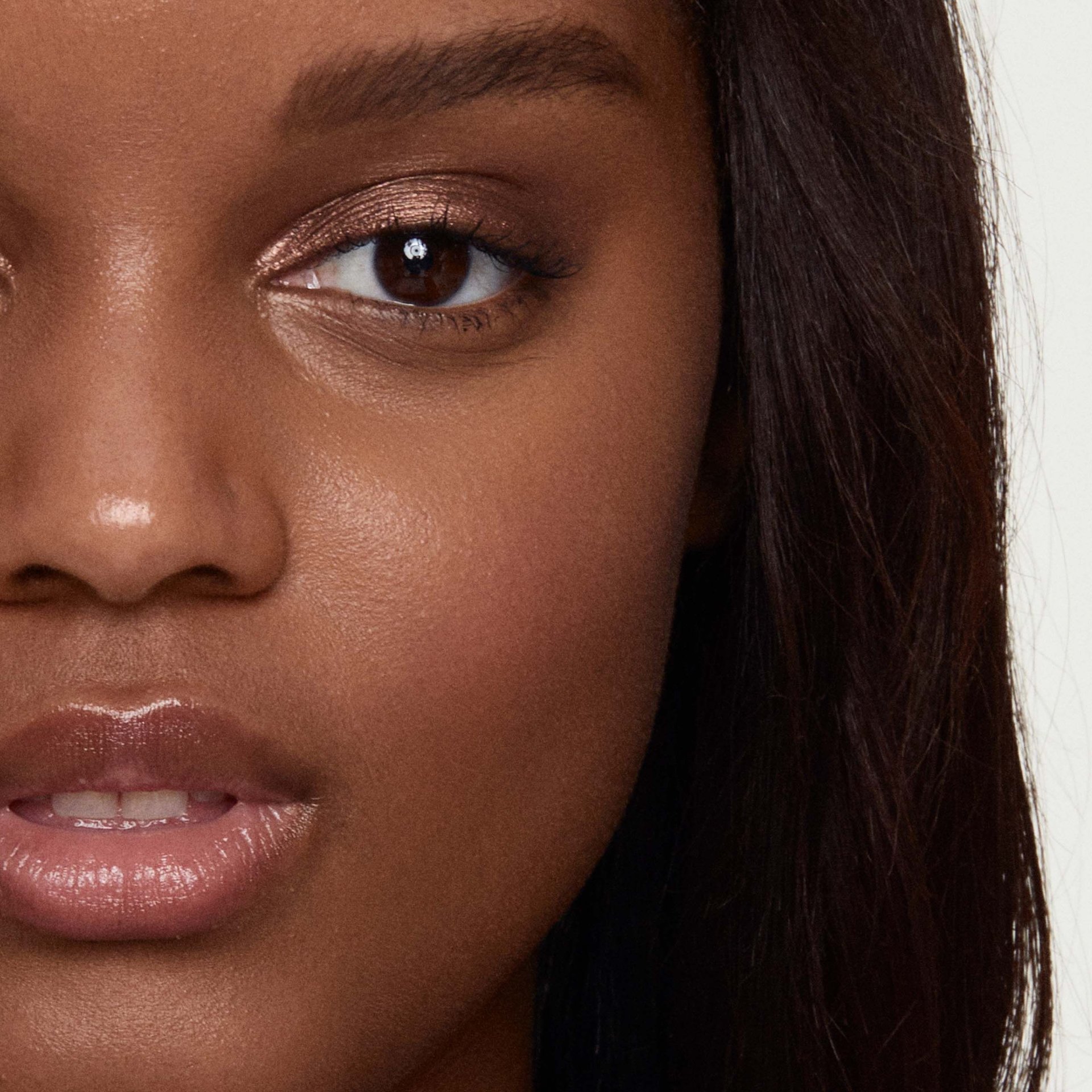 Model: Ana Varela 
Usage: 3 years usage on website and social media only. 
Shot: 3rd September 2021 
Expires: 3rd September 2024