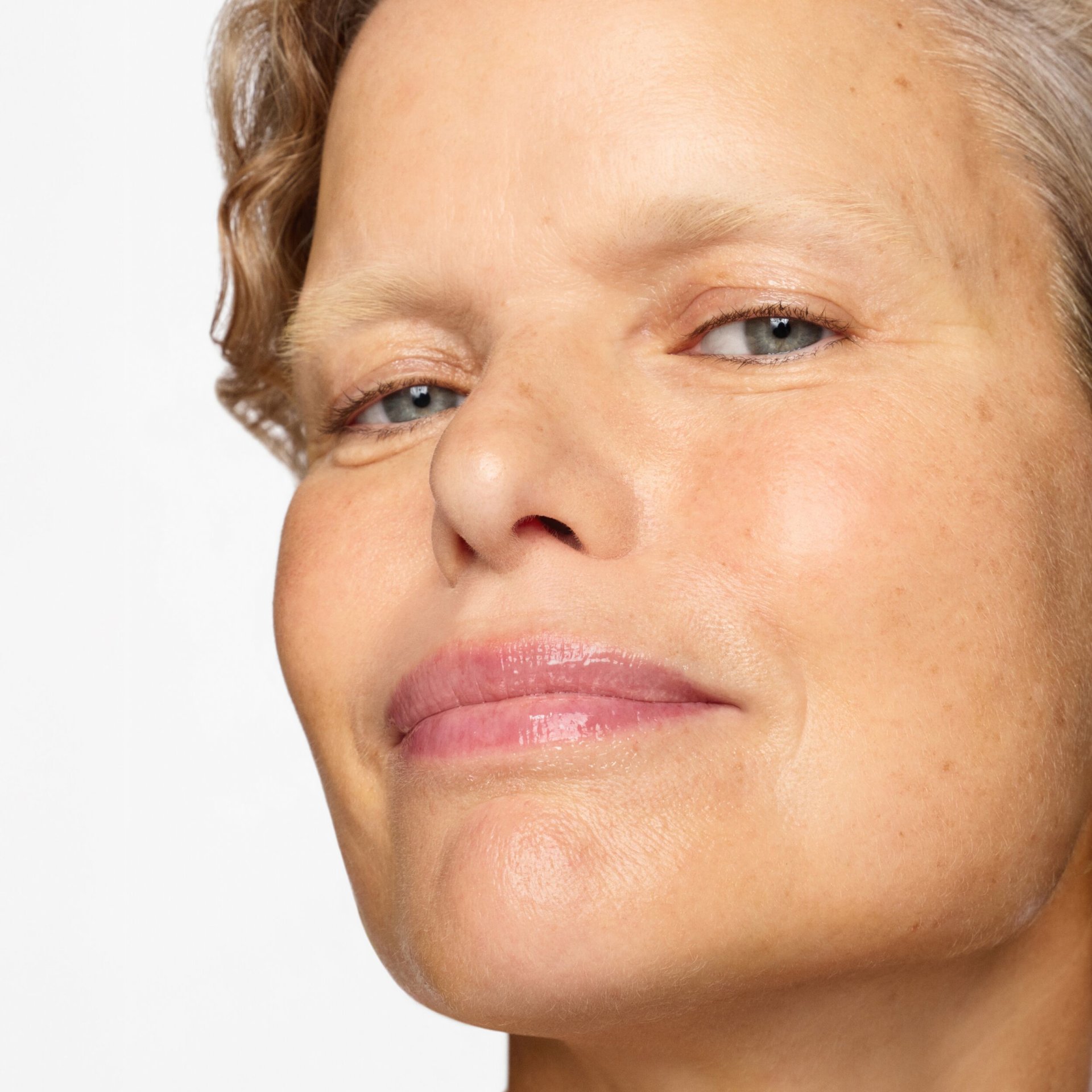 Model: Sarah Cooper Odell
Agency: MILK
Usage: 2 years usage, all web usage (brand and third party. incl digital ads), social and email (brand and third party)
Shoot date: 11.12.2024
Expiry date: 11.12.2026
Photographer: Lucy Kinnen