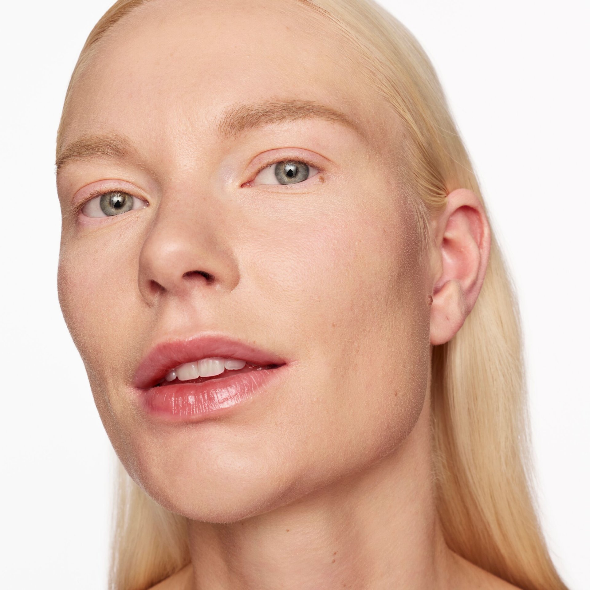 Model: JENNI P
Agency: STORY
Usage: 2 years usage, all web usage (brand and third party. incl digital ads), social and email (brand and third party)
Shoot date: 26.01.2025
Expiry date: 26.01.2027
Photographer: Lucy Kinnen