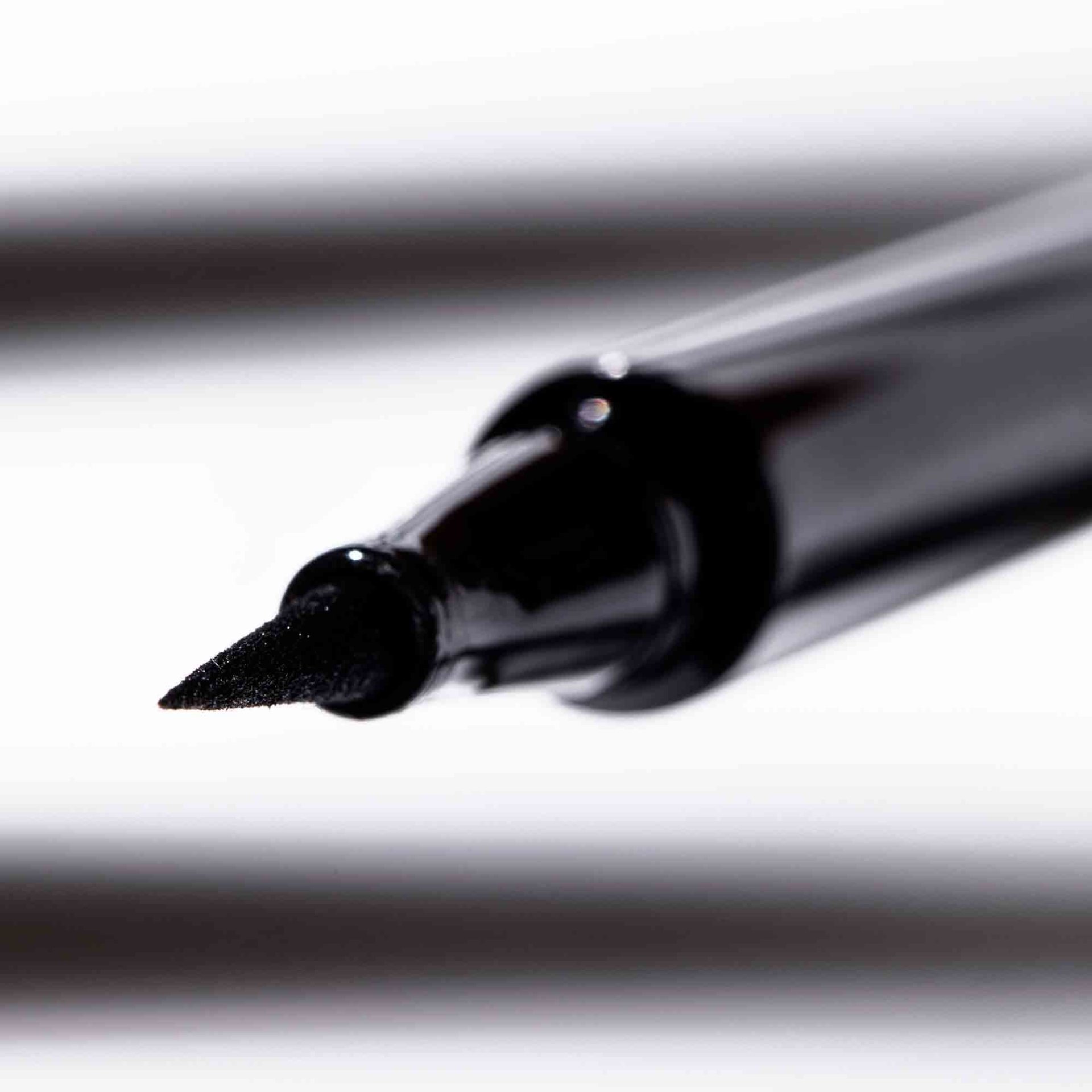 Deluxe Precision Liquid Eyeliner