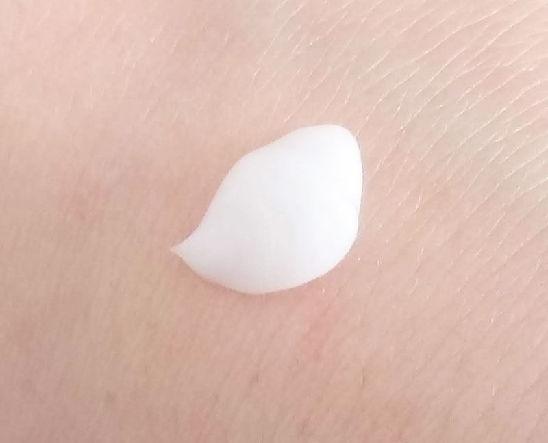 Textura de la crema de hidratacion intensiva booster acido hialuronico de Skincare.com.ar