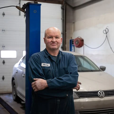Ray's Auto Service logo — tires & wheels in Calgary, Alberta