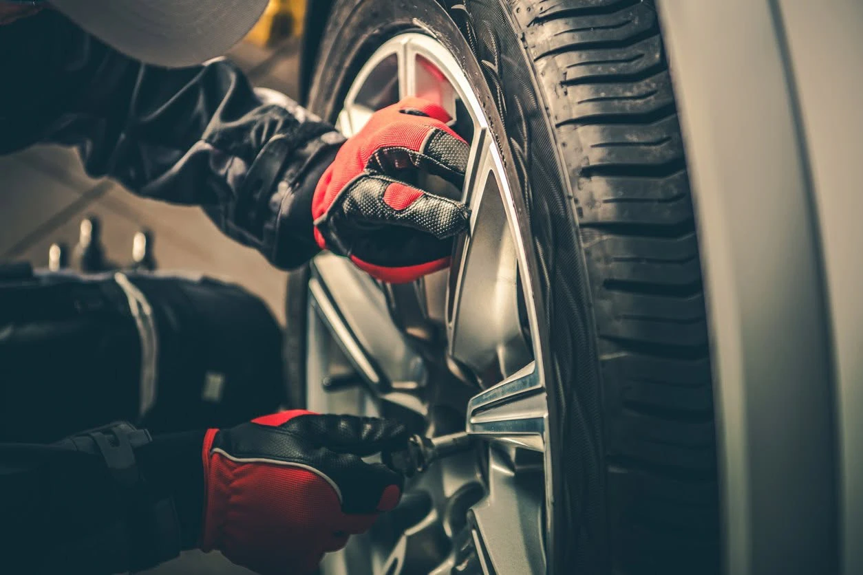 Turning Tires Mobile Tire Exchange — tires & wheels in Calgary, Alberta