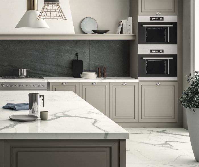 Magnifica Porcelain in Basalto on backsplash | Magnifica Porcelain polished Statuario Super White on countertop and island