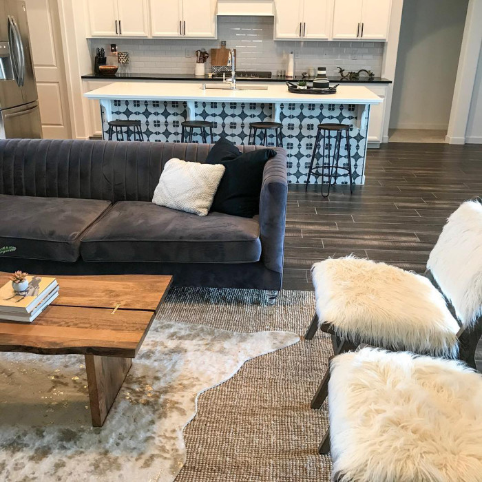 Add a strong backdrop to your kitchen island