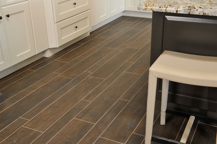 Barrique 4x40 and 8x40 wood-look porcelain tile in Brun