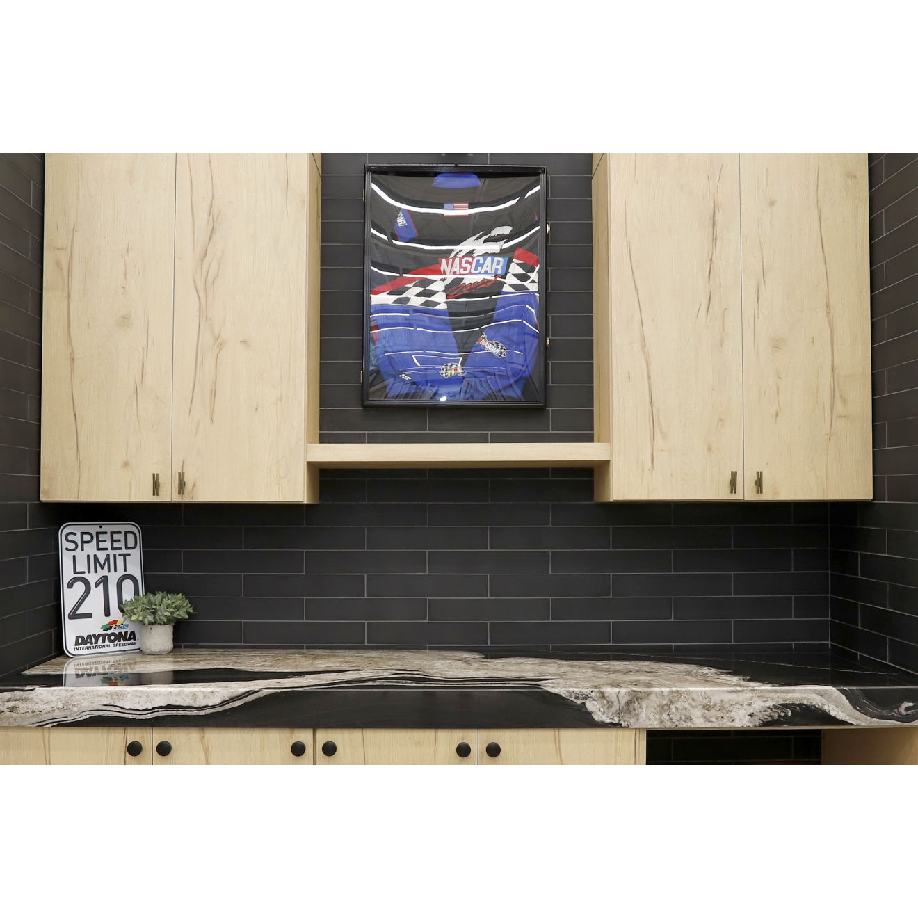 Copacabana Granite in 2cm | Bedrosians Tile & Stone