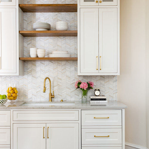 Ferrara Honed Chevron Marble Mosaic Tile in Bianco alt image