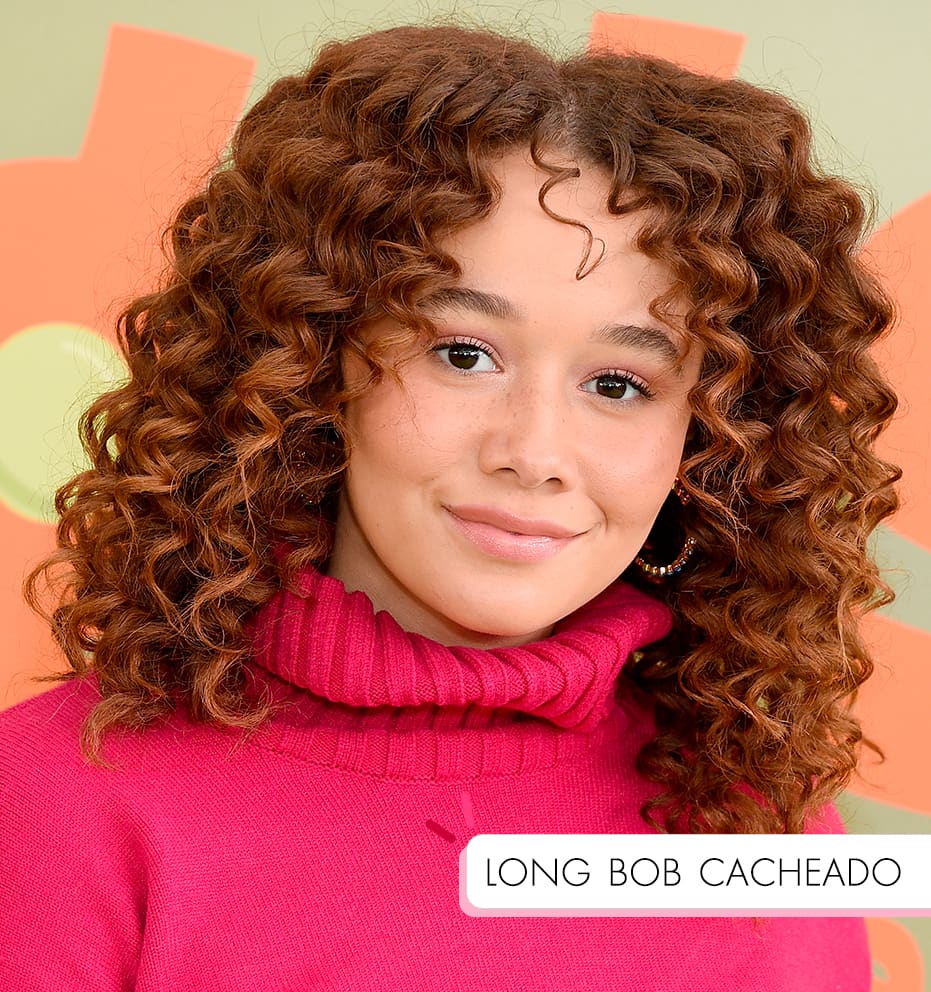 Foto de retrato de cabelo cacheado masculino infantil espanhol