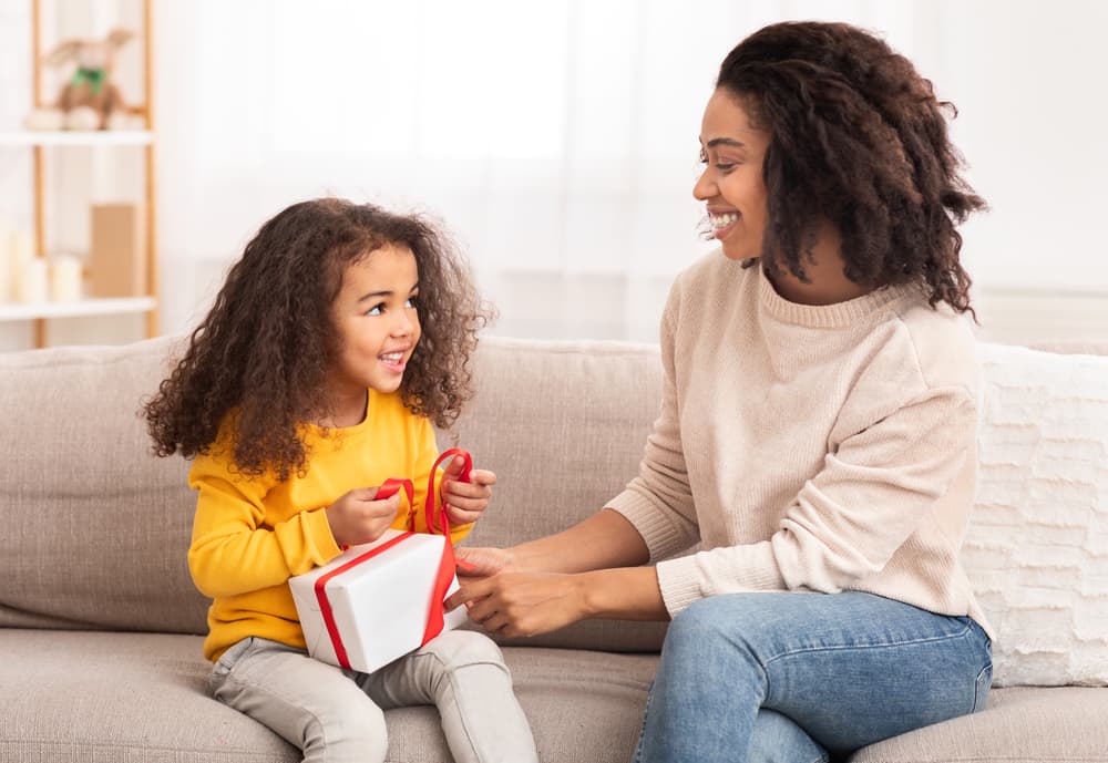 Dia das crianças: saiba como lidar com o cabelo cacheado das meninas -  Beleza - Extra Online