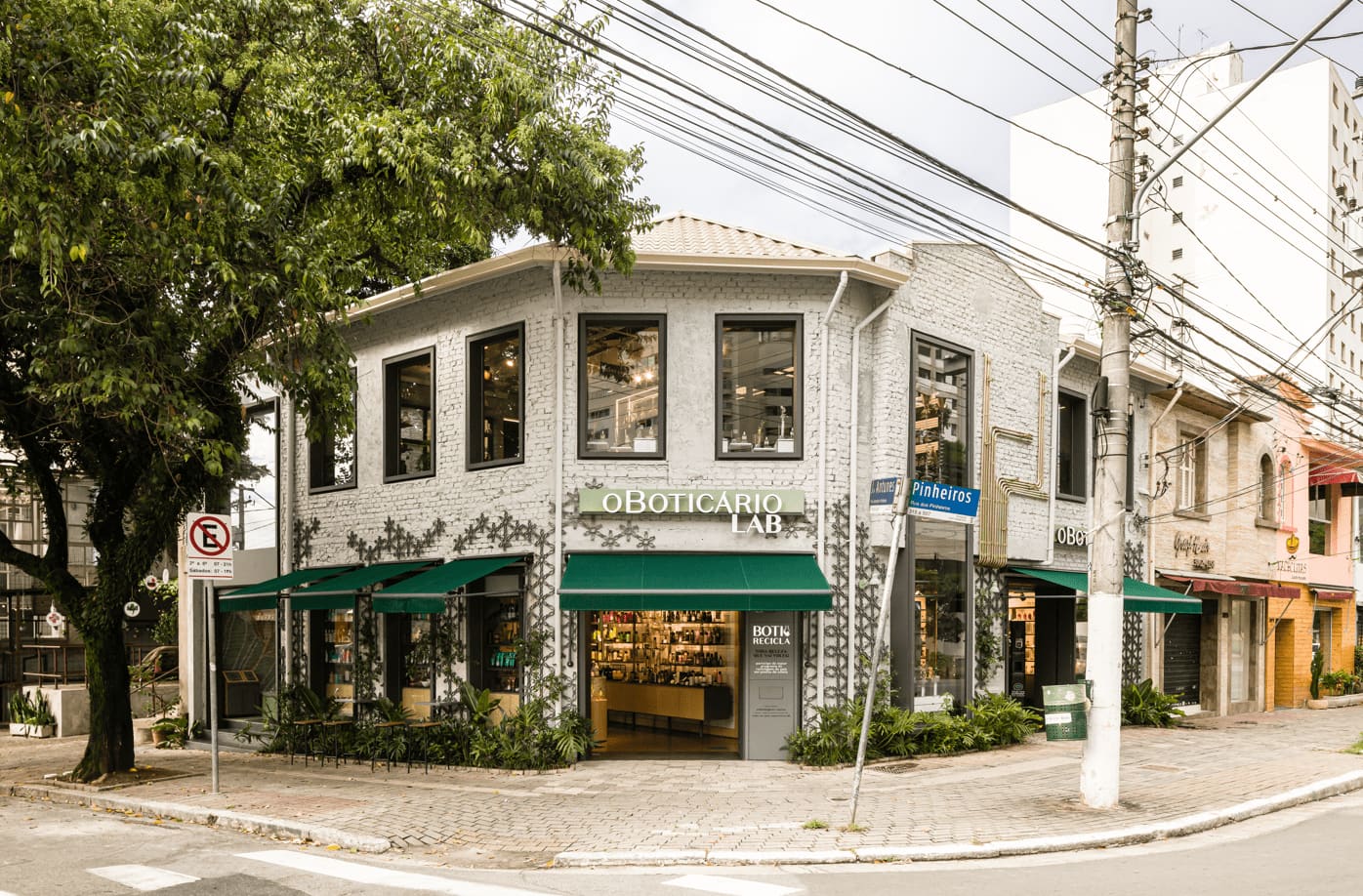 Imagem de unidade do Boticário LAB em Pinheiros, São Paulo-SP