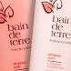 Bain de Terre All About Curls é uma linha para o cabelo cacheado, ondulado, com ou sem frizz, que nutre, fortifica e hidrata intensamente sem pesar ou tirar a forma natural dos fios. O cabelo fica macio, solto e definido.