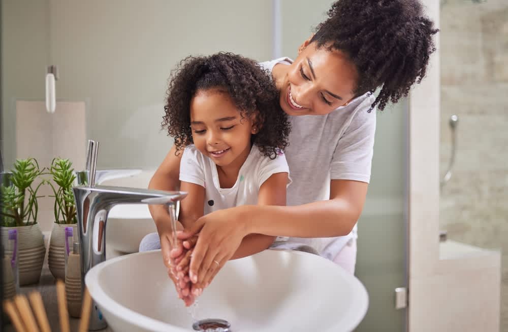 Lavar as mãos com frequência é um ato simples da nossa rotina, mas que ajuda a prevenir doenças e evitar a proliferação de vírus e bactérias.