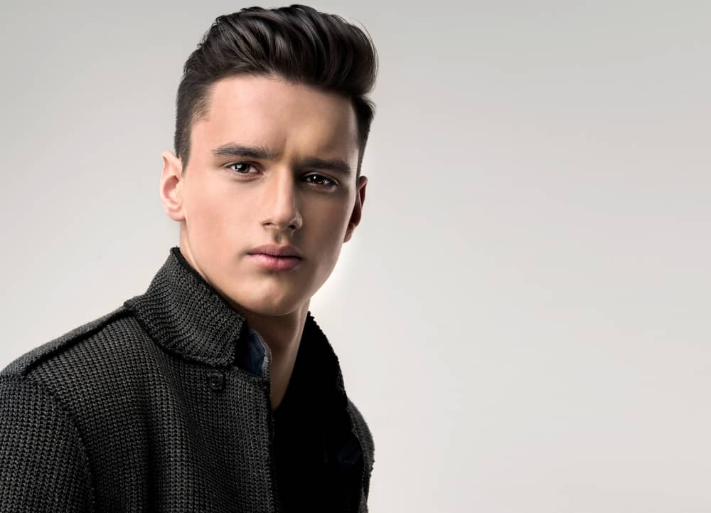 Imagem de home com cabelo com topete