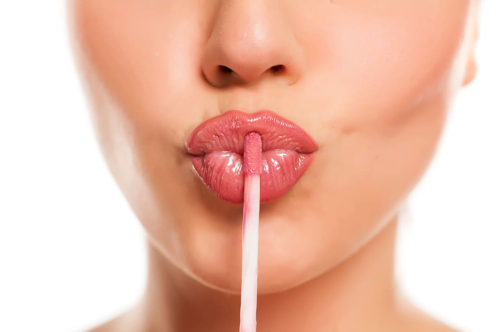 Imagem de uma boca com gloss labial