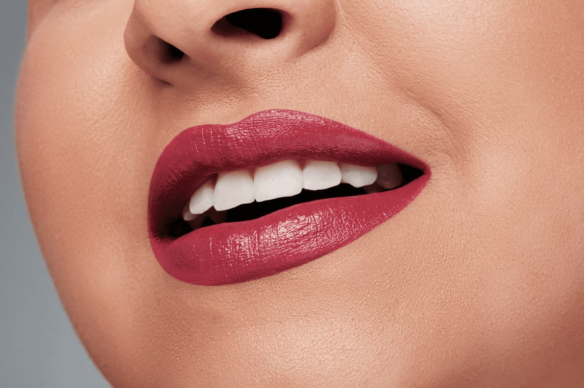 Boca com batom marsala