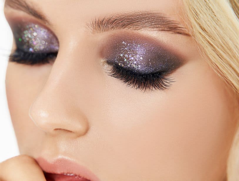 Maquiagem preta com glitter