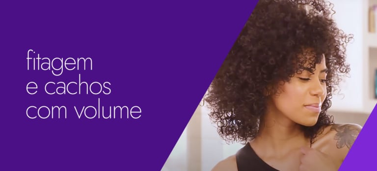 Fitagem e cachos com volume