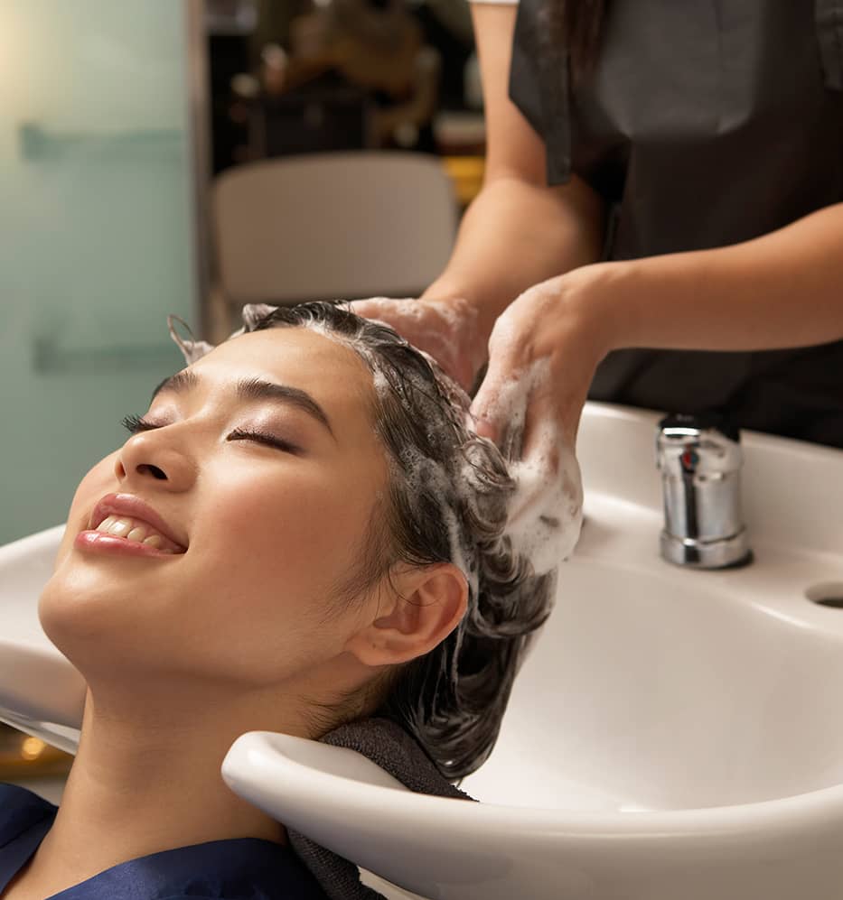 Massagem capilar: benefícios, como fazer e mais