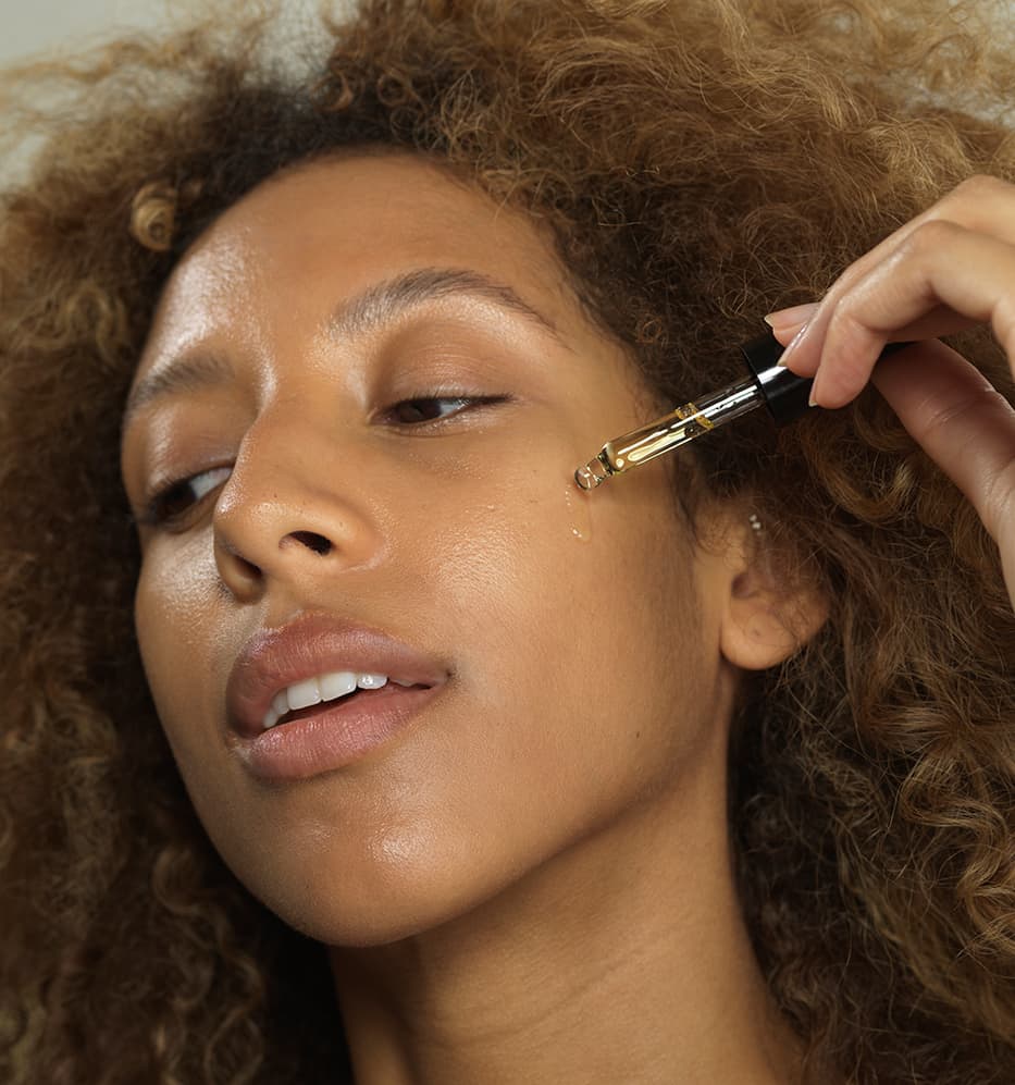 Óleo multifuncional: como usar no cabelo, rosto e corpo